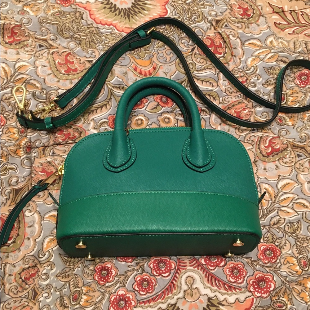👛 Crown & Ivy Crossbody 👛